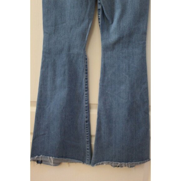 Alice + Olivia Size 28 Beautiful High Rise Seamed Bell Bottom denim Jeans - Picture 3 of 9